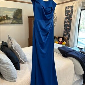Elegant Blue Evening Gown